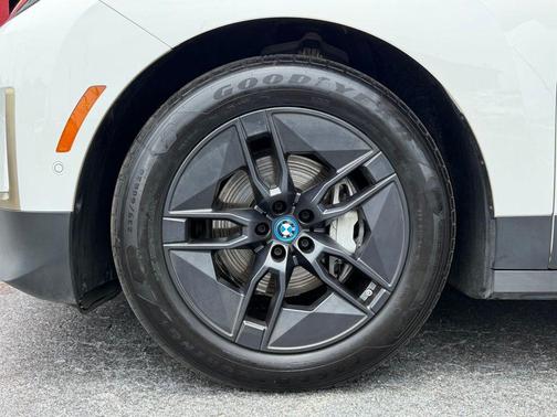 Alpine White 2023 BMW iX xDrive50