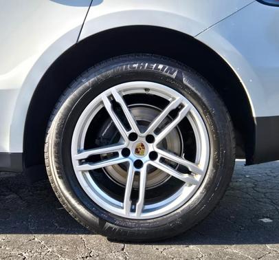 2021 Porsche Macan Base