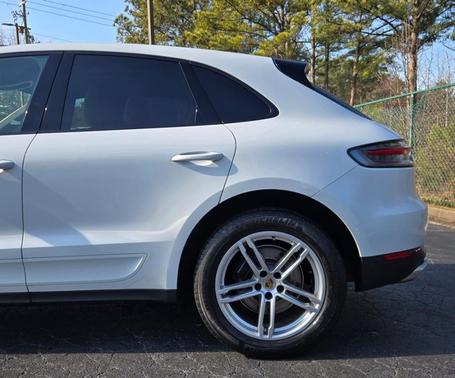 2021 Porsche Macan Base