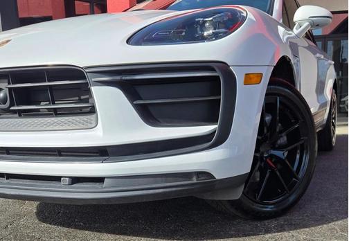 2022 Porsche Macan Base