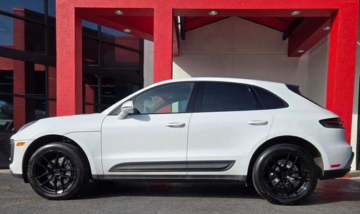 2022 Porsche Macan Base