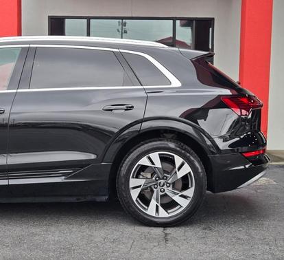 2021 Audi e-tron Premium