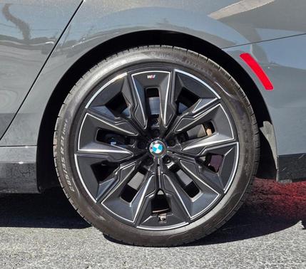 2023 BMW 740 i