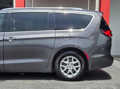 2021 Chrysler Pacifica Touring-L