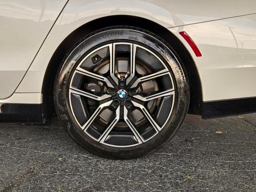 2023 BMW 740 i