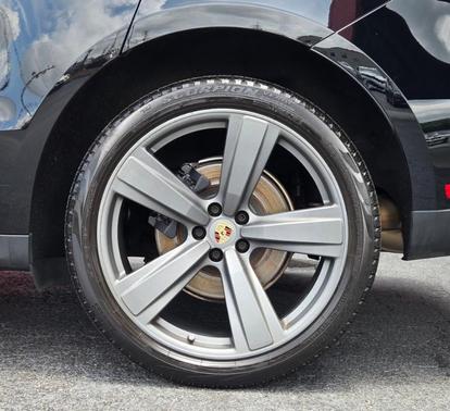 2023 Porsche Macan Base