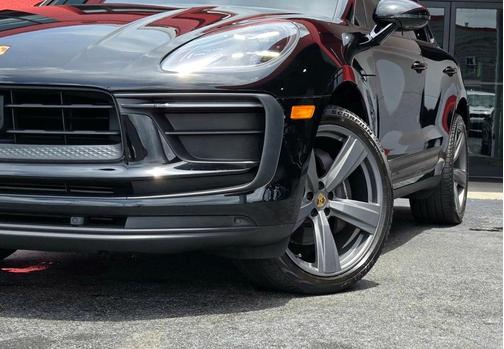 2023 Porsche Macan Base