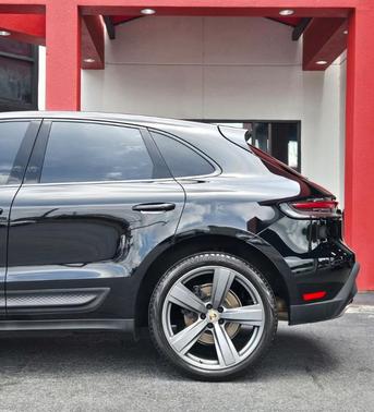 2023 Porsche Macan Base
