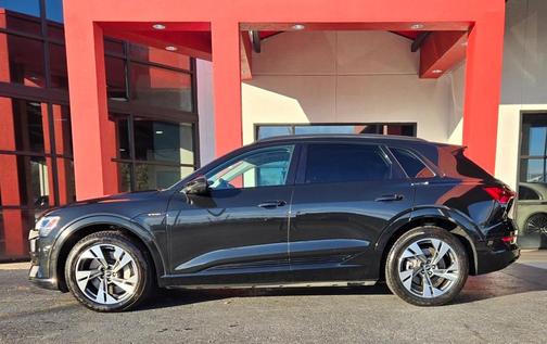 2021 Audi e-tron Premium