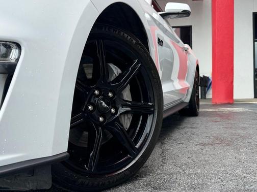 Oxford White 2020 Ford Mustang GT Premium