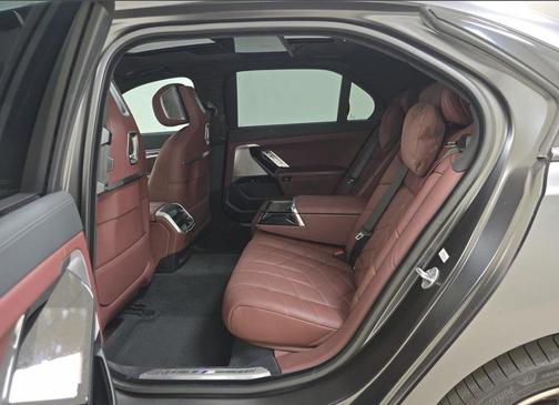 2023 BMW 760 760i xDrive