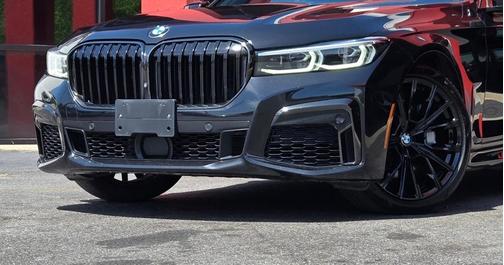 2022 BMW 740 i