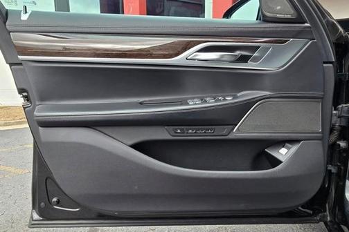 2022 BMW 740 i