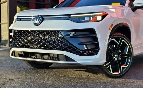 2025 Volkswagen Tiguan 2.0T SEL R-Line