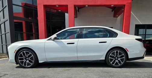 2023 BMW 740 i
