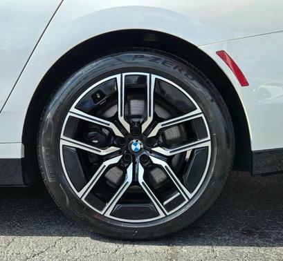 2023 BMW 740 i
