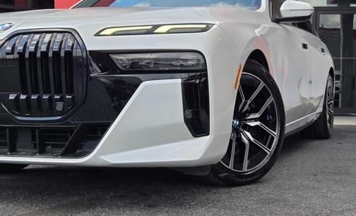 2023 BMW 740 i