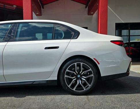 2023 BMW 740 i