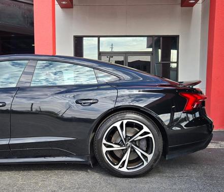 2022 Audi e-tron GT Premium Plus