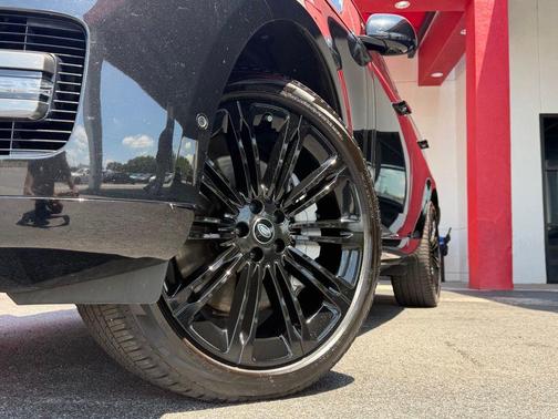 Santorini Black 2023 Land Rover Range Rover P530 SE