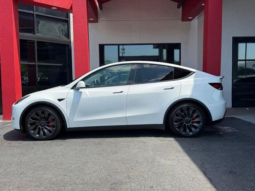 White 2023 Tesla Model Y Performance