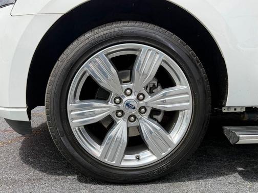 White Metallic 2022 Ford Expedition Platinum