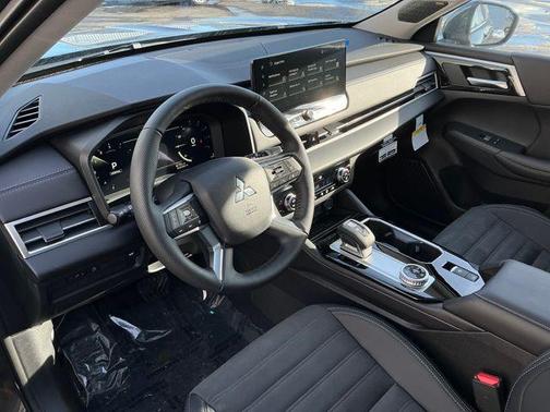 Graphite Gray 2026 Mitsubishi Outlander SE