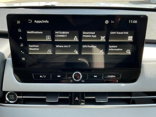 Diamond White 2026 Mitsubishi Outlander SE