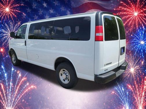 Summit White 2017 Chevrolet Express 2500 LS