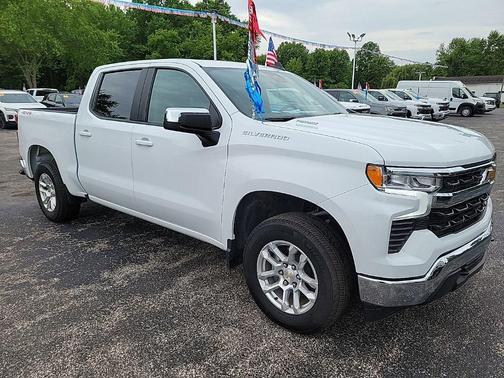 Summit White 2026 Chevrolet Silverado 1500 LT