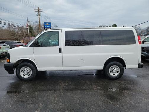2017 Chevrolet Express 2500 LS