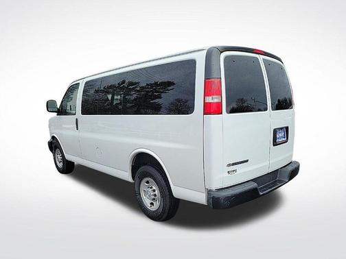 Summit White 2017 Chevrolet Express 2500 LS