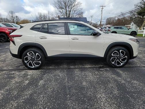 White Sand 2026 Chevrolet Trax 2RS