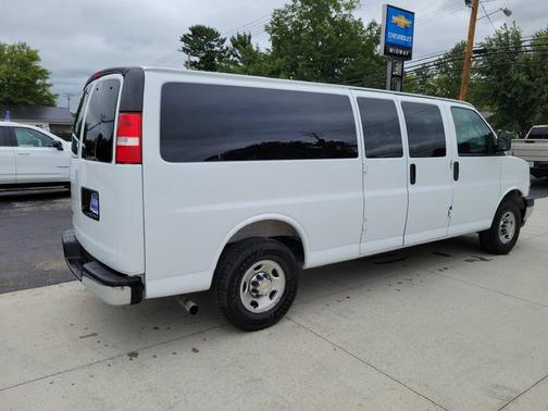 Summit White 2025 Chevrolet Express 3500 LT