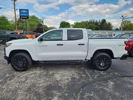 Summit White 2026 Chevrolet Colorado WT