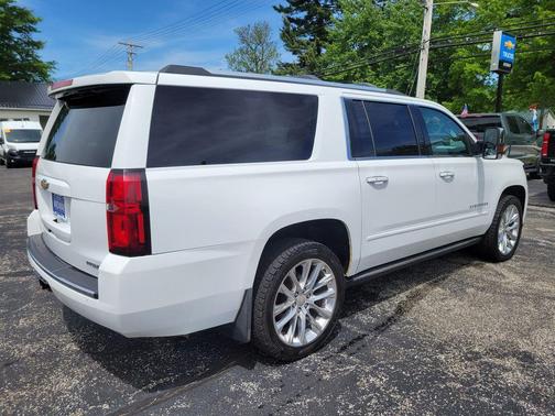 Summit White 2019 Chevrolet Suburban Premier