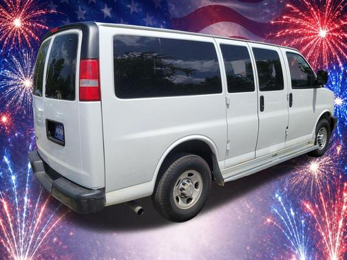 Summit White 2017 Chevrolet Express 2500 LS