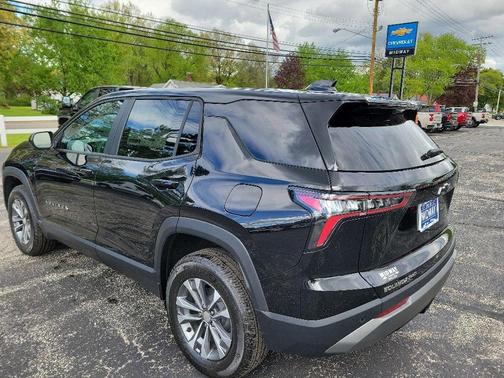 Mosaic Black Metallic 2026 Chevrolet Equinox LT