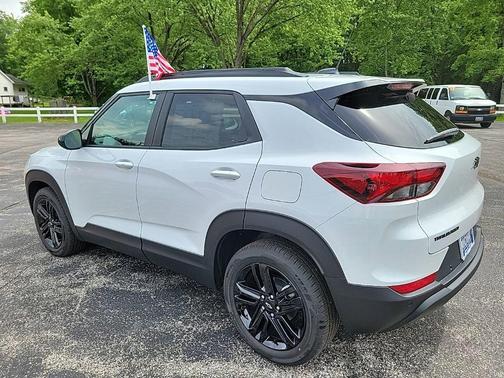 Summit White 2026 Chevrolet Trailblazer LT