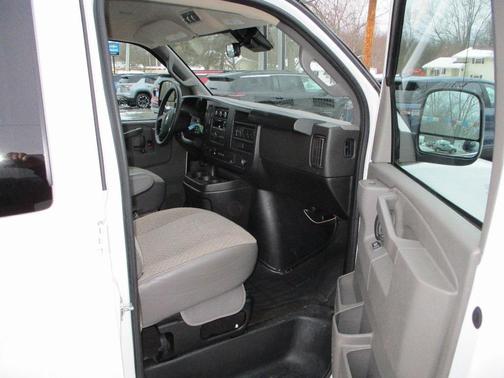 2024 Chevrolet Express 3500 LT