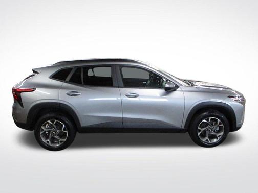 Sterling Gray Metallic 2024 Chevrolet Trax LT