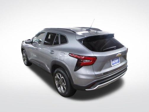 Sterling Gray Metallic 2024 Chevrolet Trax LT