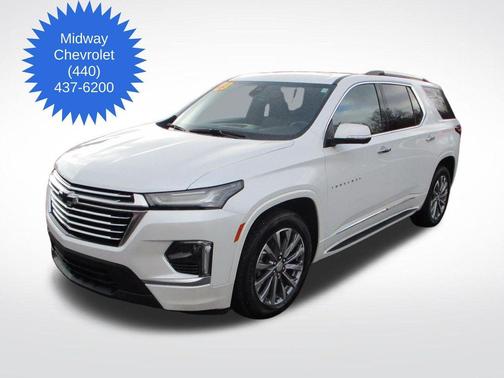 Iridescent Pearl Tricoat 2023 Chevrolet Traverse Premier