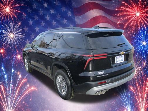 Mosaic Black Metallic 2026 Chevrolet Traverse LT