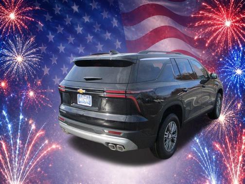 Mosaic Black Metallic 2026 Chevrolet Traverse LT