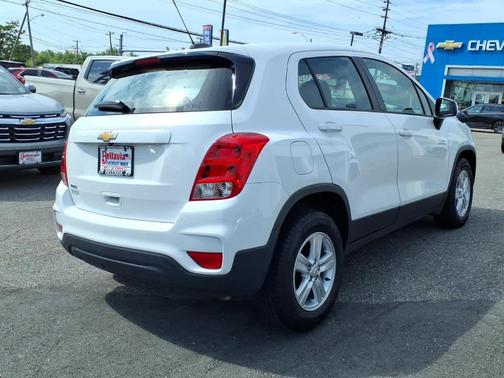 Summit White 2019 Chevrolet Trax LS