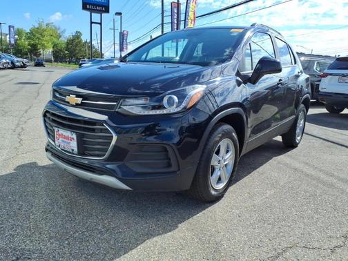 Midnight Blue Metallic 2022 Chevrolet Trax LT