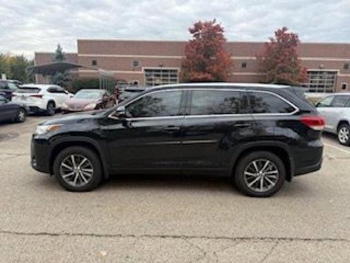 2017 Toyota Highlander SE