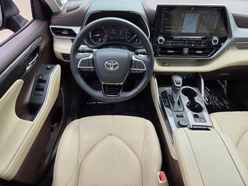 Midnight Black Metallic 2020 Toyota Highlander Platinum
