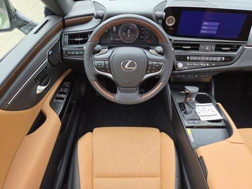 2025 Lexus ES 300h Ultra Luxury